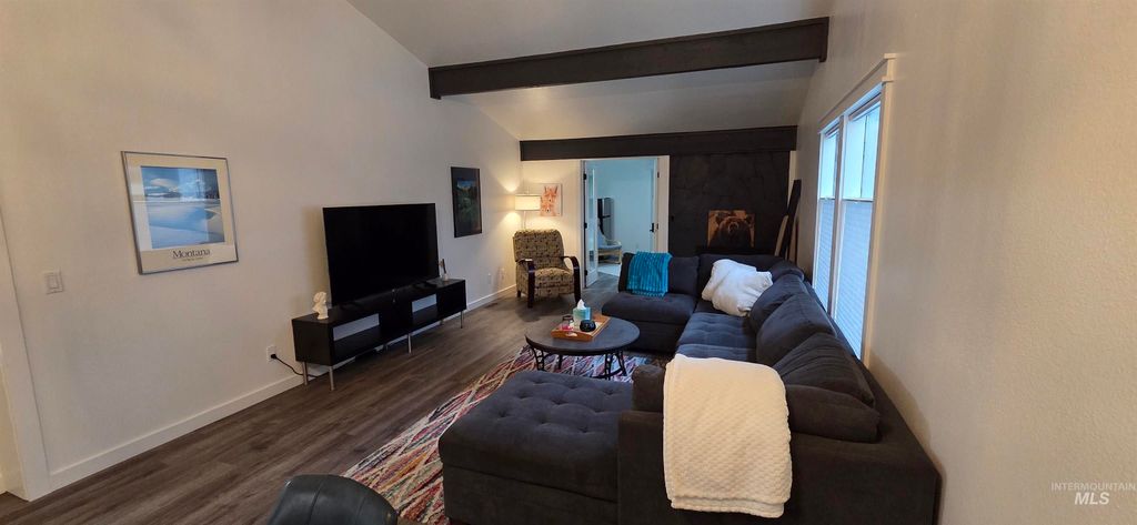 Photo of 1033 Camelot, Boise, ID 83704 (MLS # 98972074)