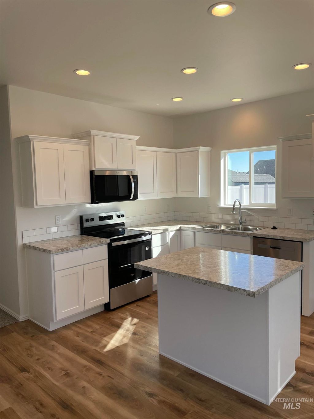 Photo of 2039 Lowline Ave, Twin Falls, ID 83301 (MLS # 98966246)