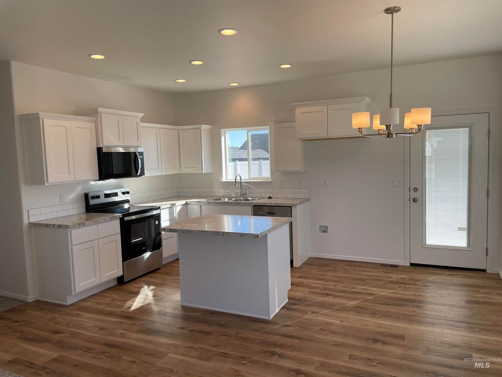 Photo of 2039 Lowline Ave, Twin Falls, ID 83301 (MLS # 98966246)