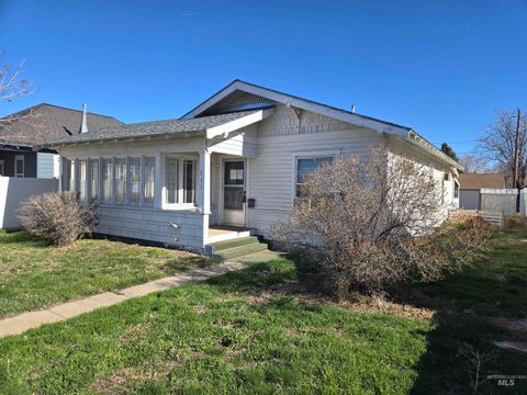 Photo of 711 E 2nd Ave, Twin Falls, ID 83301 (MLS # 98977319)