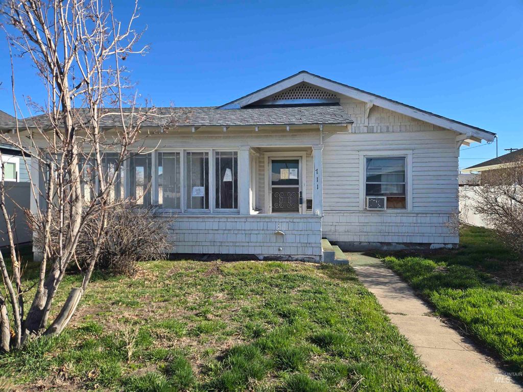 Photo of 711 E 2nd Ave, Twin Falls, ID 83301 (MLS # 98977319)