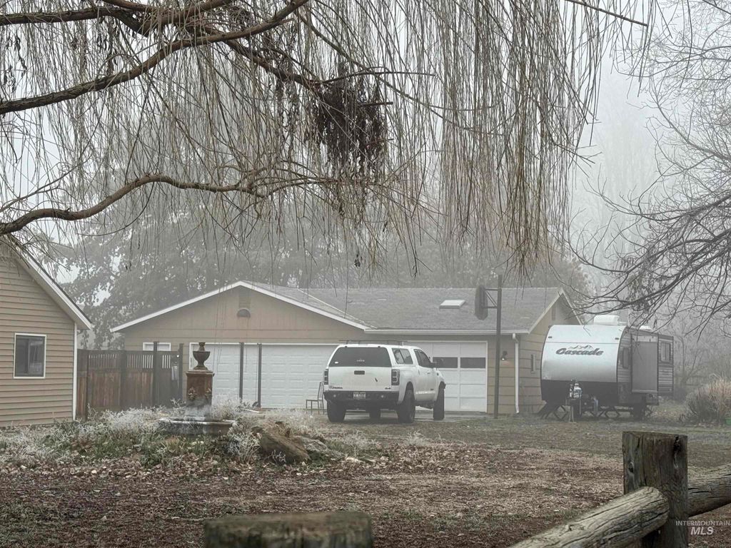 Photo of 2520 N Montana Ave, Caldwell, ID 83605 (MLS # 98971977)