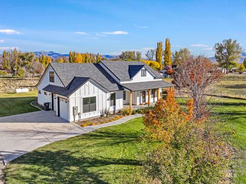 Photo of 270 N Lincoln St, Oakley, ID 83346 (MLS # 98966856)