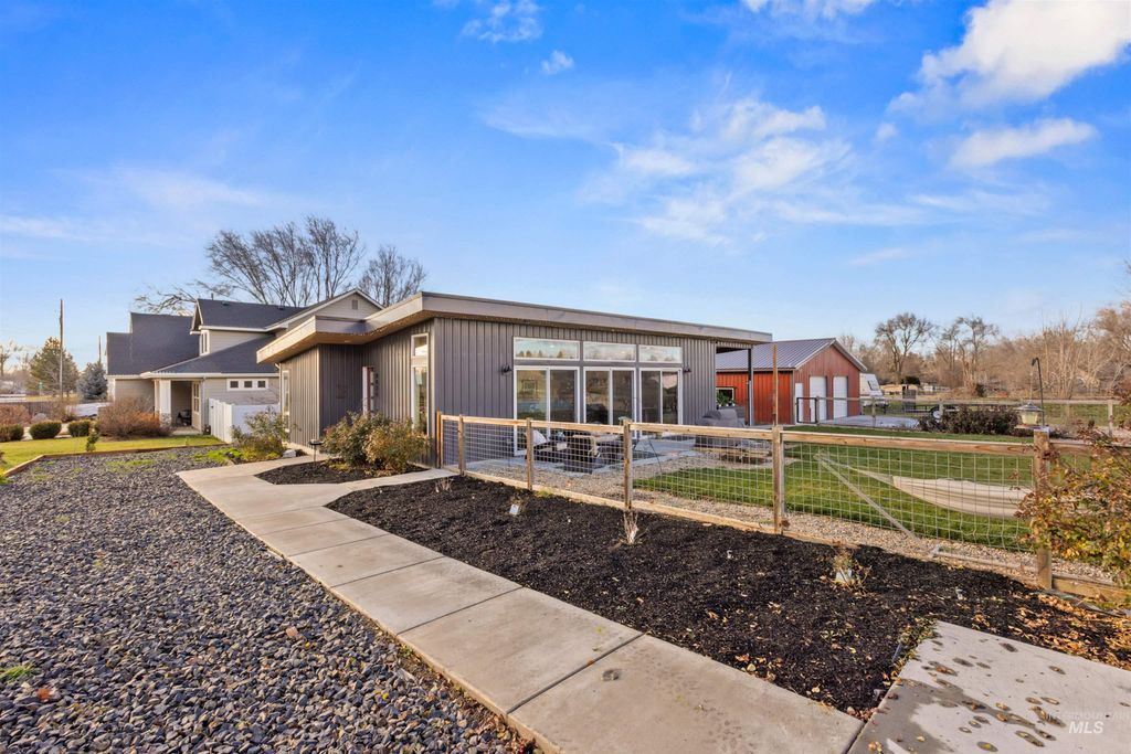 Photo of 8836 N Duncan Lane, Boise, ID 83714 (MLS # 98970033)