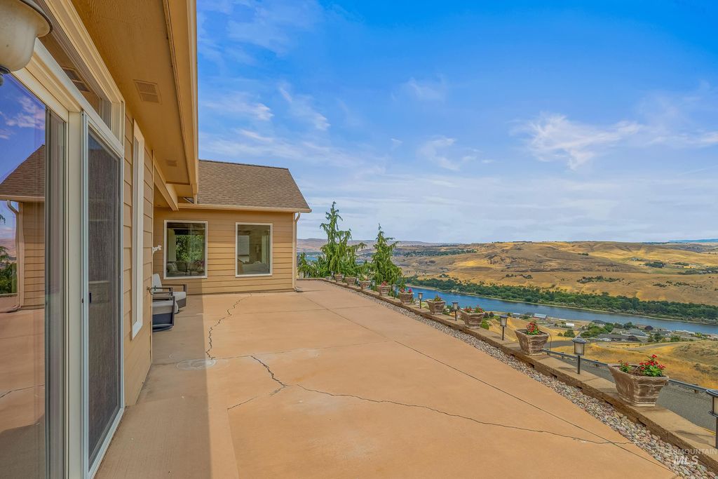 Photo of 3315 Michael Drive, Clarkston, WA 99403 (MLS # 98963584)