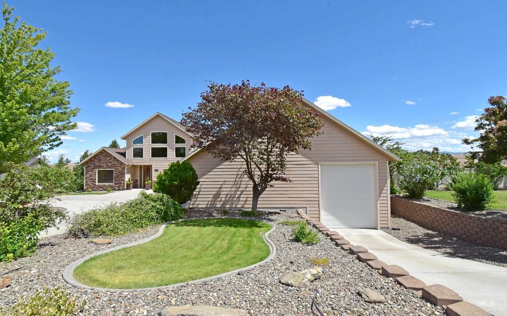 Photo of 3315 Michael Drive, Clarkston, WA 99403 (MLS # 98963584)