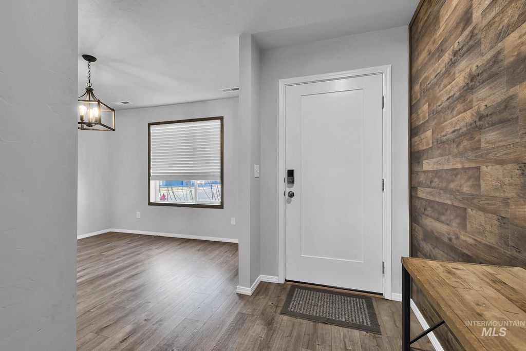 Photo of 1810 N Thunderbolt St, Mountain Home, ID 83647 (MLS # 98974281)