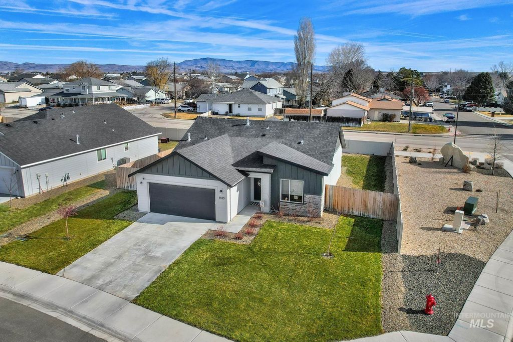 Photo of 1810 N Thunderbolt St, Mountain Home, ID 83647 (MLS # 98974281)