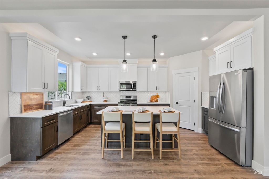 Photo of 222 S Turner Ave, Star, ID 83669 (MLS # 98975947)