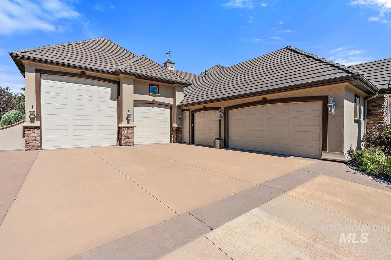 1046 W Sherington Dr.