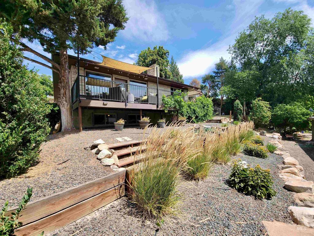 Photo of 3100 N Ridgeway Dr, Boise, ID 83702 (MLS # 98966445)