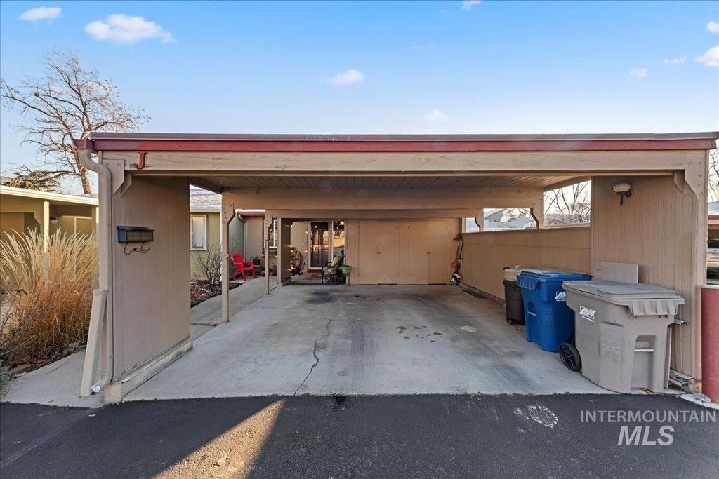 Photo of 4747 W Albion St #Apt J, Boise, ID 83705 (MLS # 98972928)