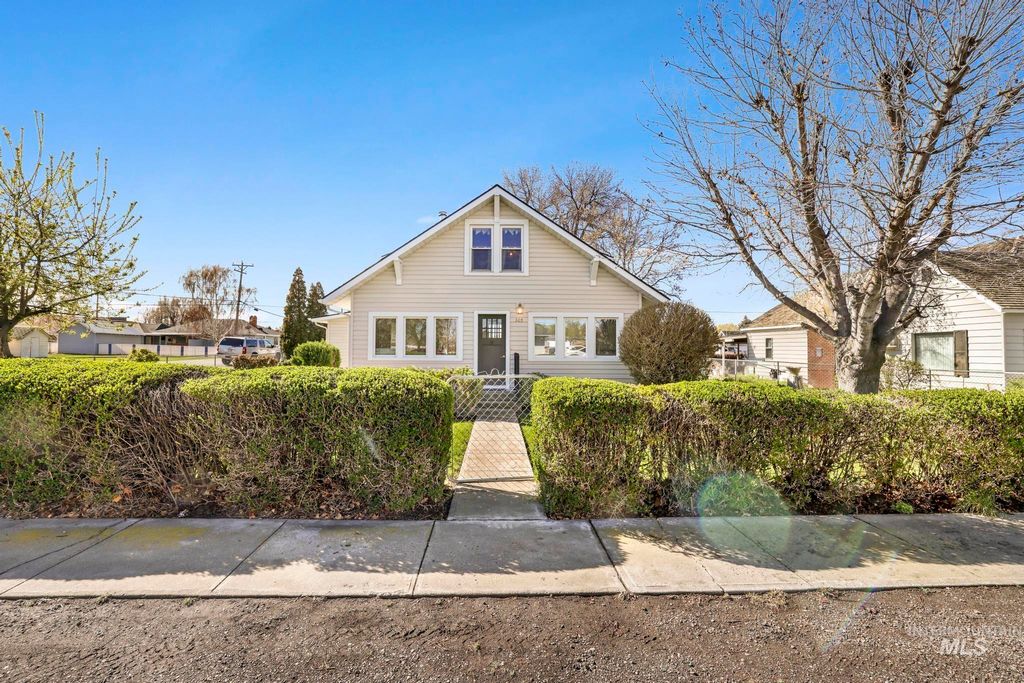 Photo of 305 Madison St W, Kimberly, ID 83341 (MLS # 98980837)