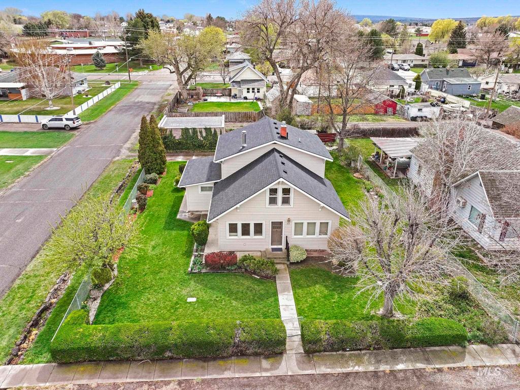 Photo of 305 Madison St W, Kimberly, ID 83341 (MLS # 98980837)