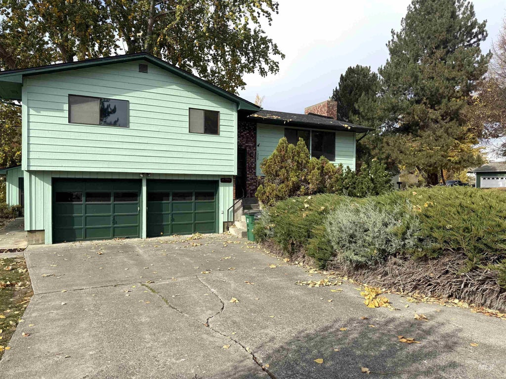 Photo of 1329 Tamarack DR, Moscow, ID 83843 (MLS # 99004177)