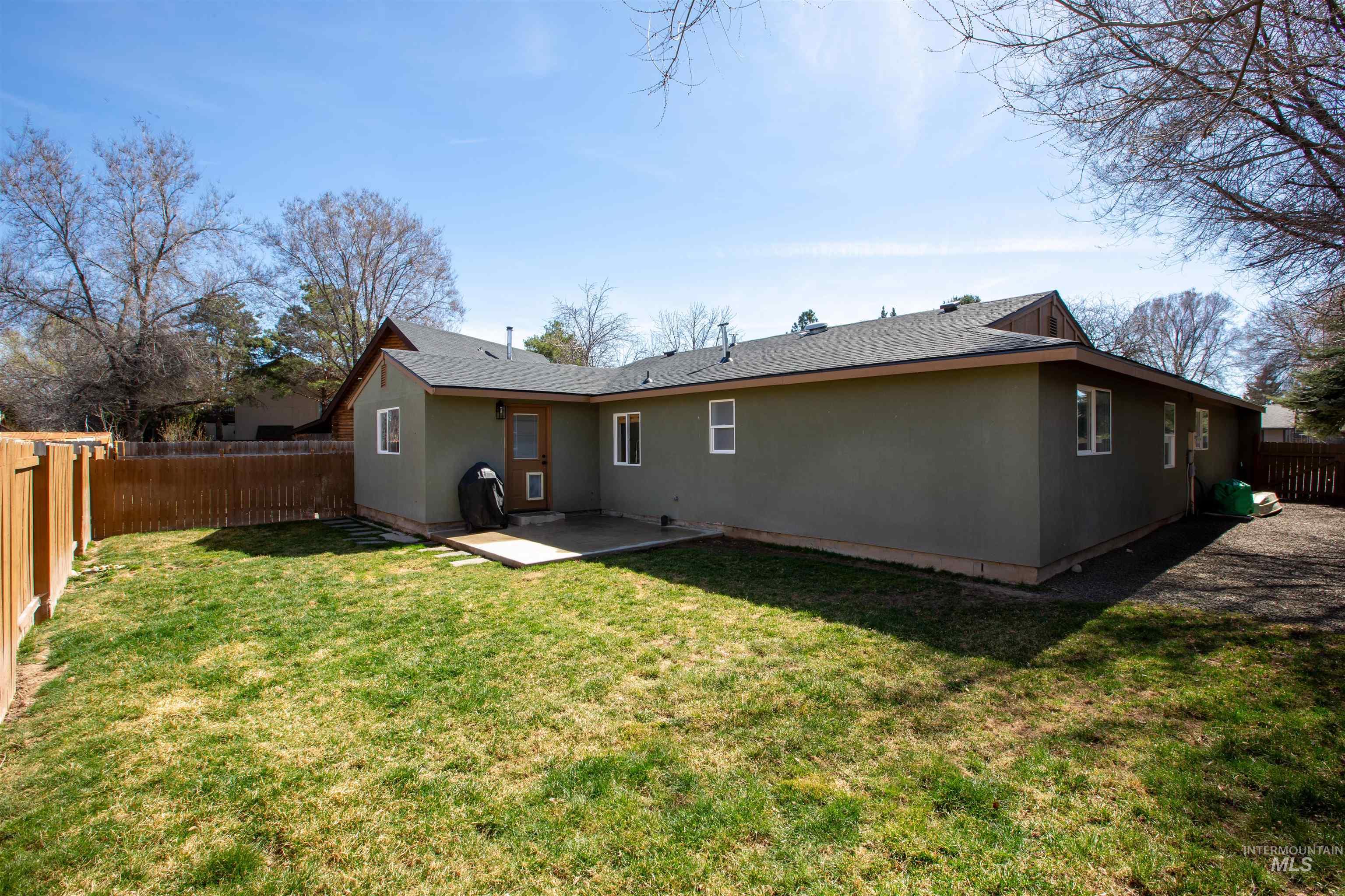 1214 E Pennsylvania Pl