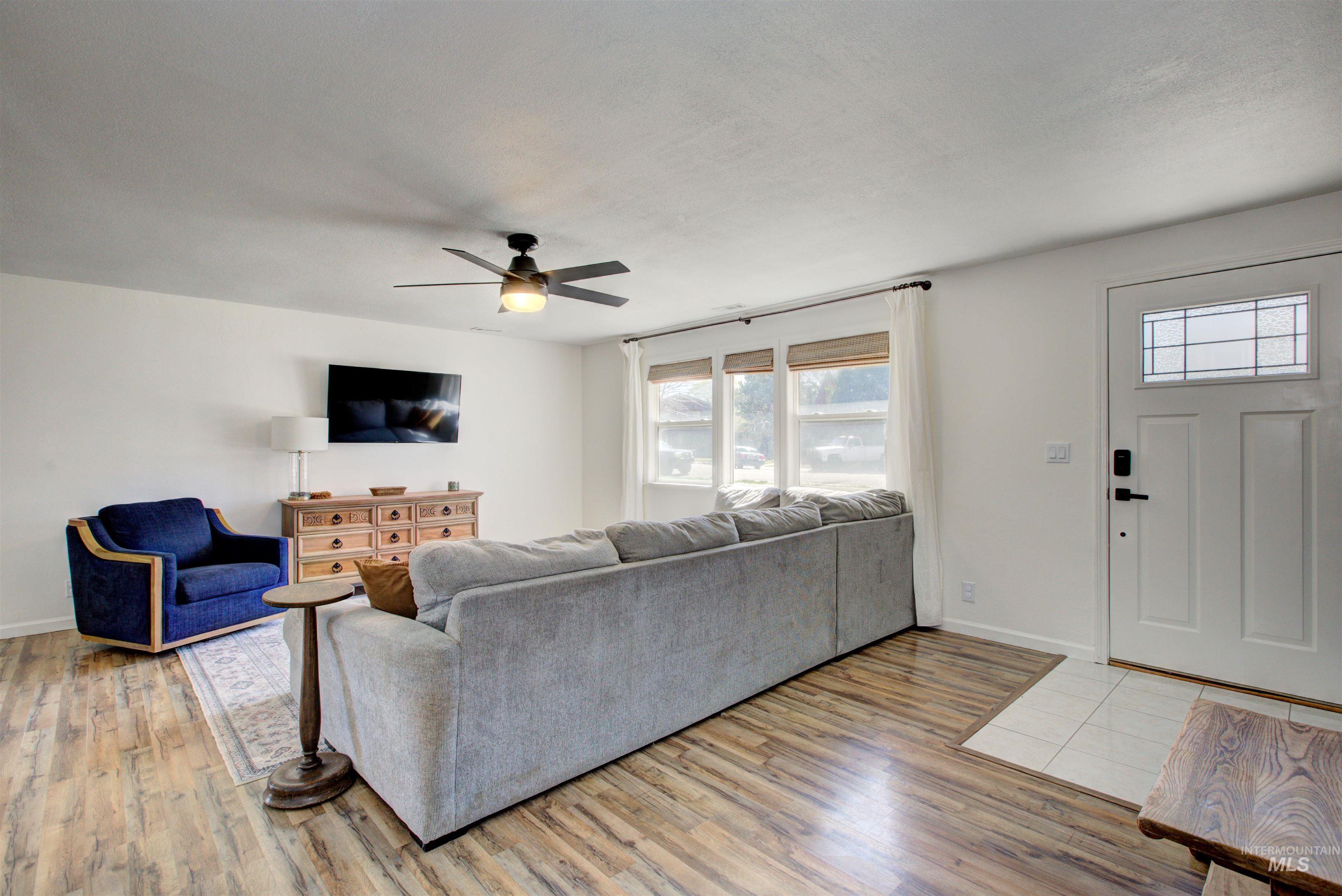 1214 E Pennsylvania Pl