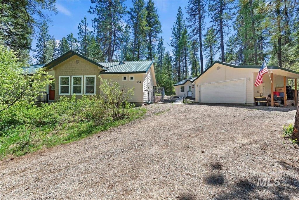 Photo of 104 Sky Ridge Dr, Garden Valley, ID 83622 (MLS # 98973741)