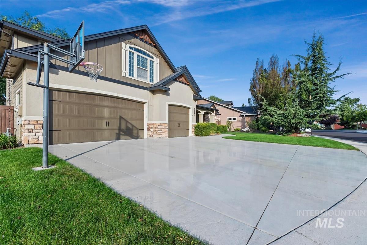 5897 N Maximus Way