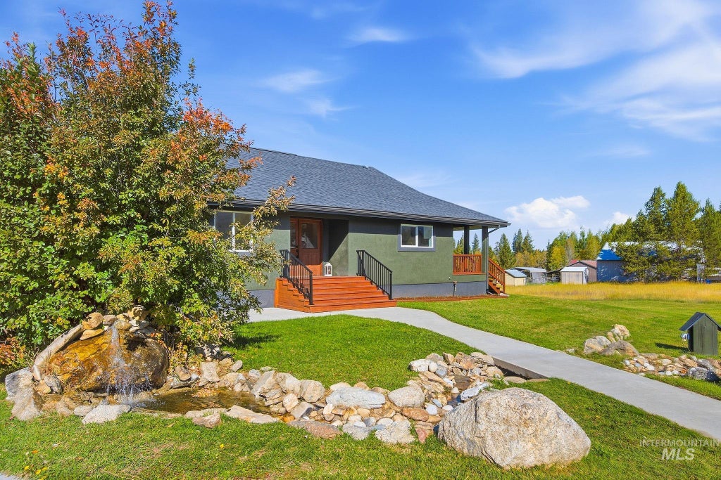 Photo of 7 Willow Way, Cascade, ID 83611 (MLS # 99002145)