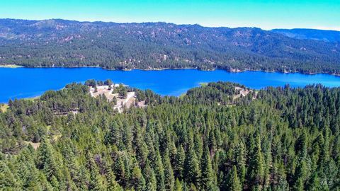 Photo of 1 Horesthief Road, Cascade, ID 83611 (MLS # 98912396)