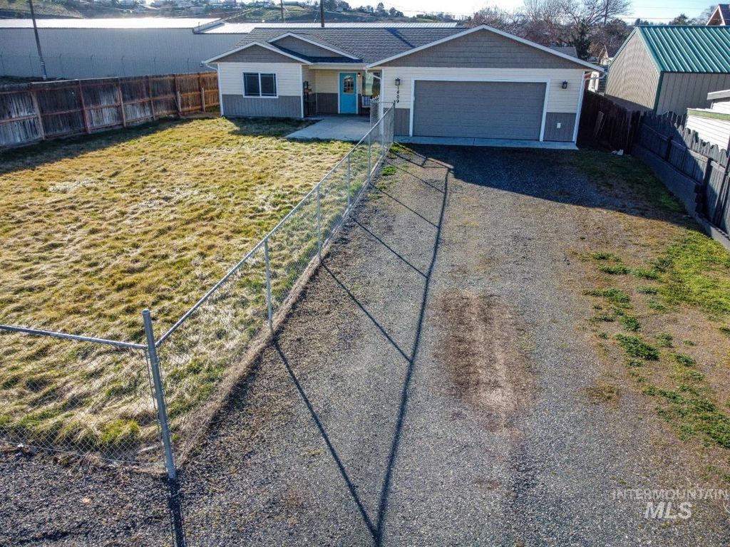 Photo of 1409 Highland Ave, Clarkston, WA 99403 (MLS # 98977172)