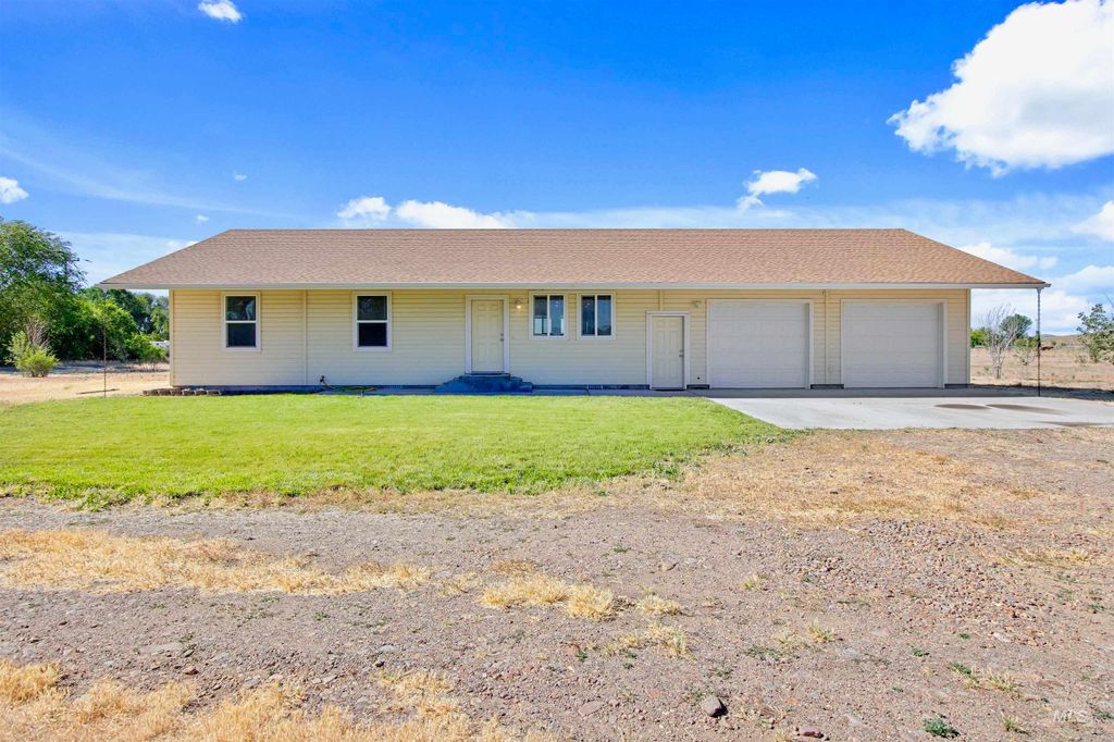 Photo of 1525 NE Beaman St, Mountain Home, ID 83647 (MLS # 98990919)