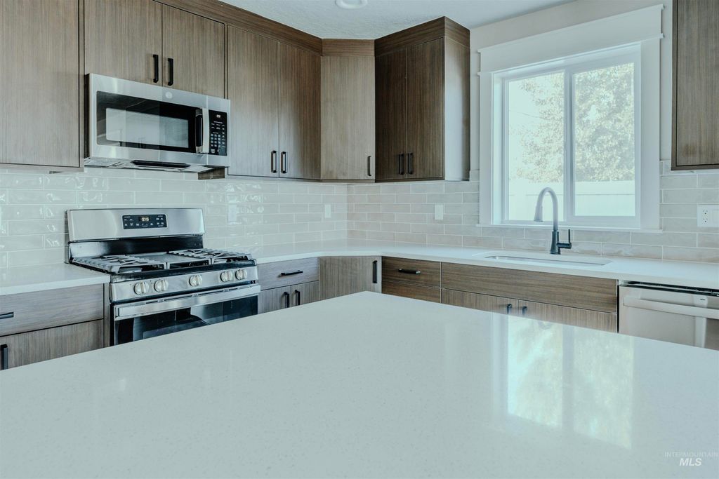 Photo of 1210 Phillips Circle, Ontario, OR 97914 (MLS # 98970801)