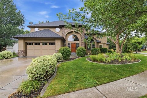 Photo of 877 W Headwaters Dr, Eagle, ID 83616 (MLS # 98992431)