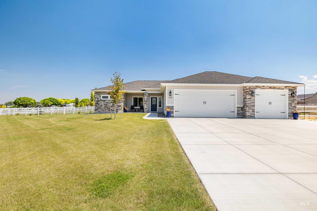 Photo of 3742 N 2469 E, Twin Falls, ID 83301 (MLS # 98994801)