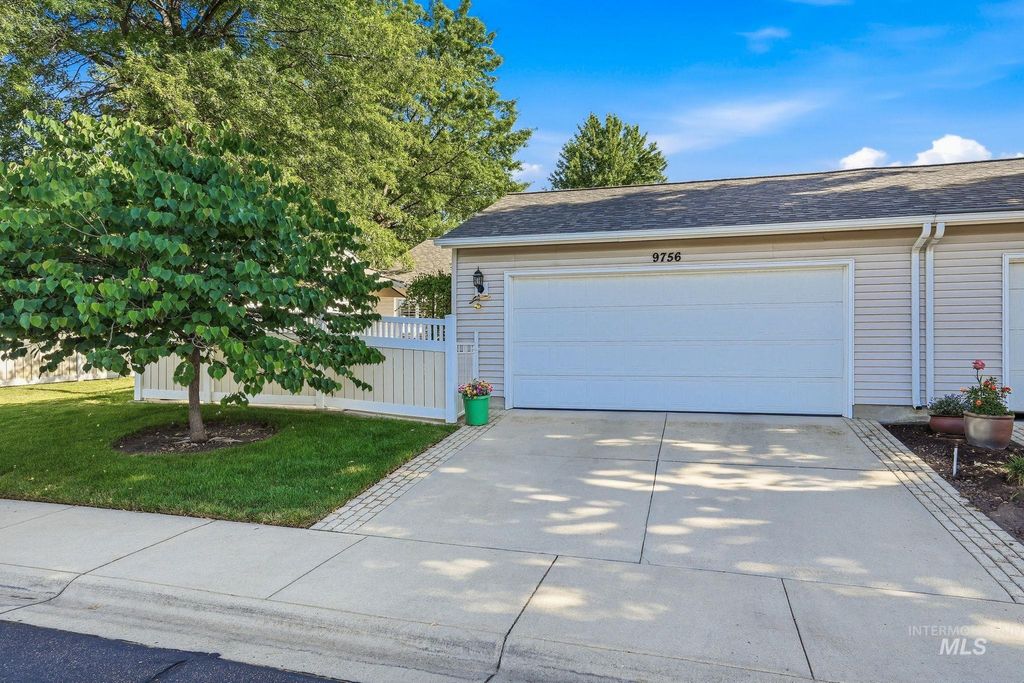 Photo of 9756 W Woodland Lane, Boise, ID 83704 (MLS # 98991422)