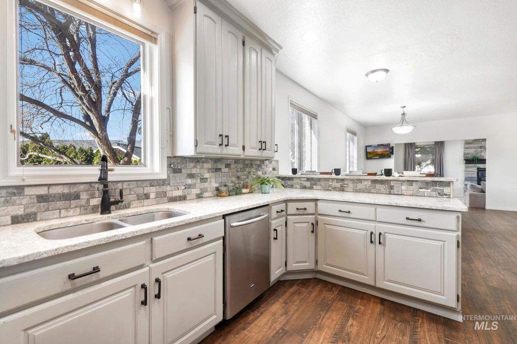 Photo of 1888 Candleridge Dr, Twin Falls, ID 83301 (MLS # 98976463)