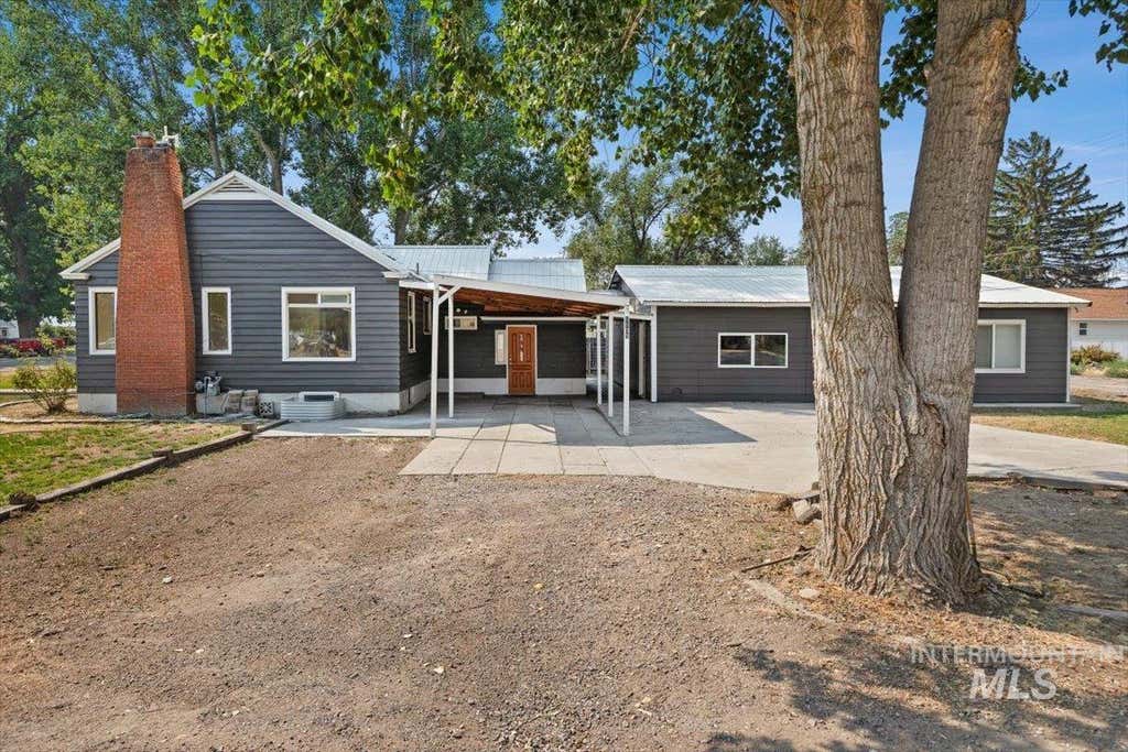 Photo of 1105 Idaho St, Gooding, ID 83330 (MLS # 98996854)