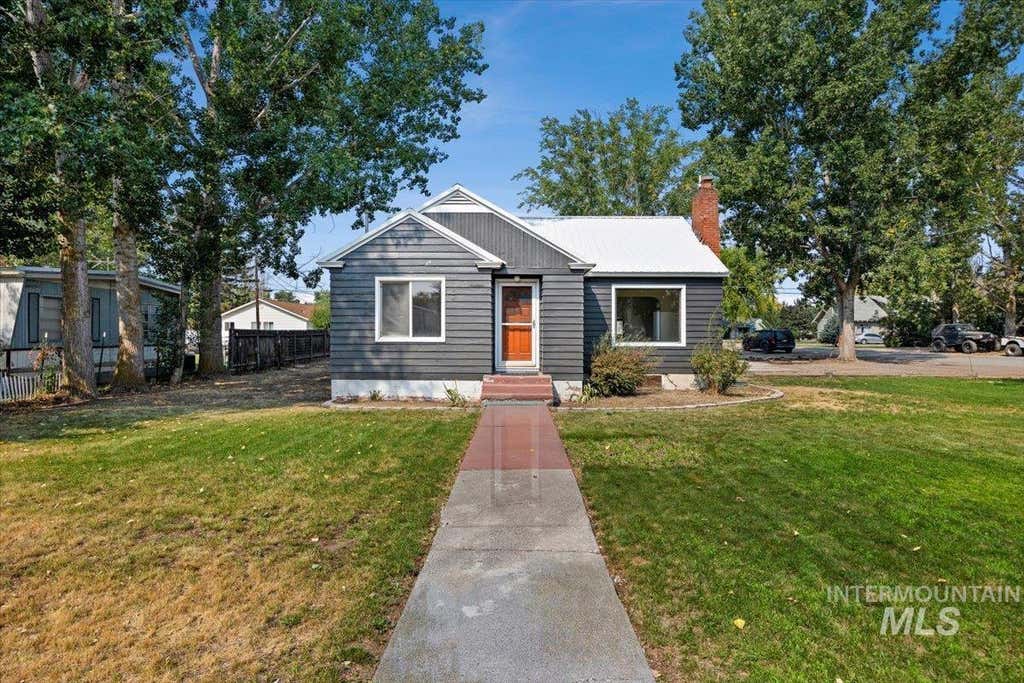 Photo of 1105 Idaho St, Gooding, ID 83330 (MLS # 98996854)