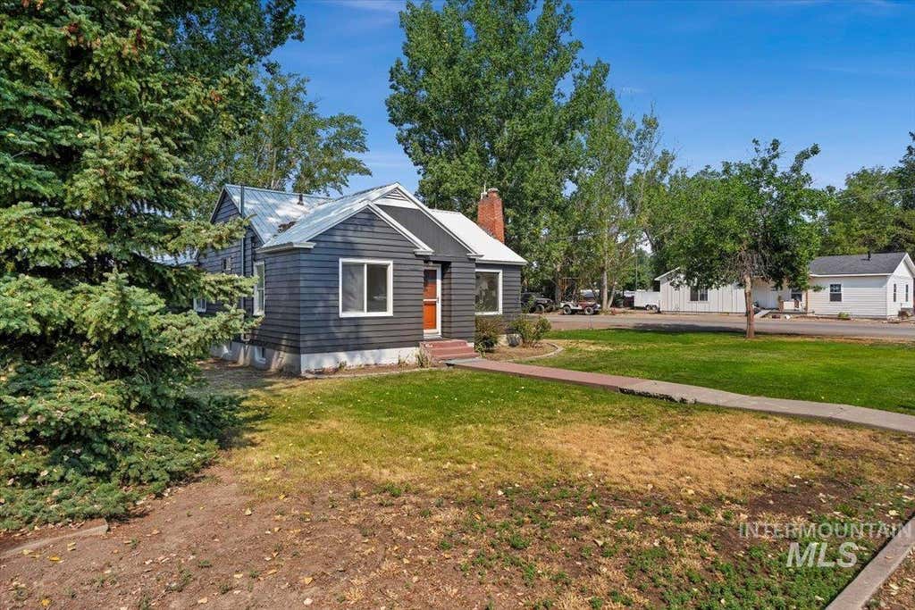 Photo of 1105 Idaho St, Gooding, ID 83330 (MLS # 98996854)