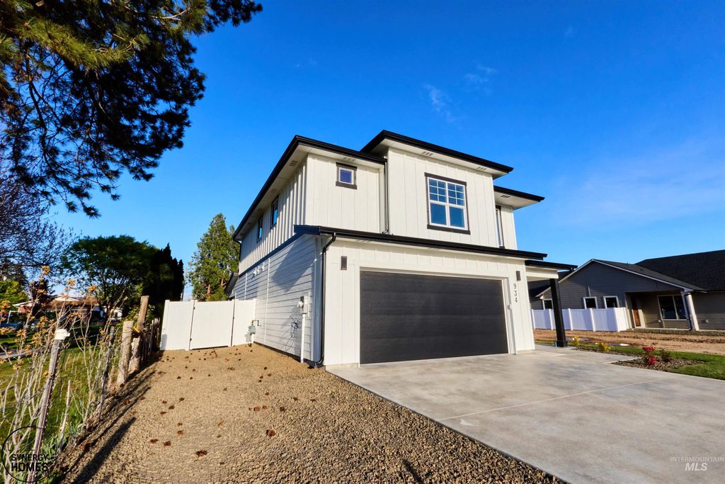 Photo of 934 S Almond St, Nampa, ID 83686 (MLS # 98984680)