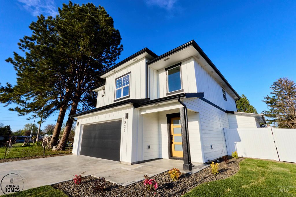 Photo of 934 S Almond St, Nampa, ID 83686 (MLS # 98984680)
