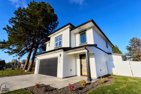 Photo of 934 S Almond St, Nampa, ID 83686 (MLS # 98984680)