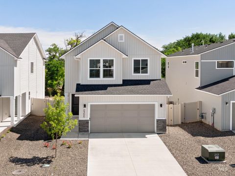 Photo of 2366 W Fallon Lp, Nampa, ID 83651 (MLS # 98988009)