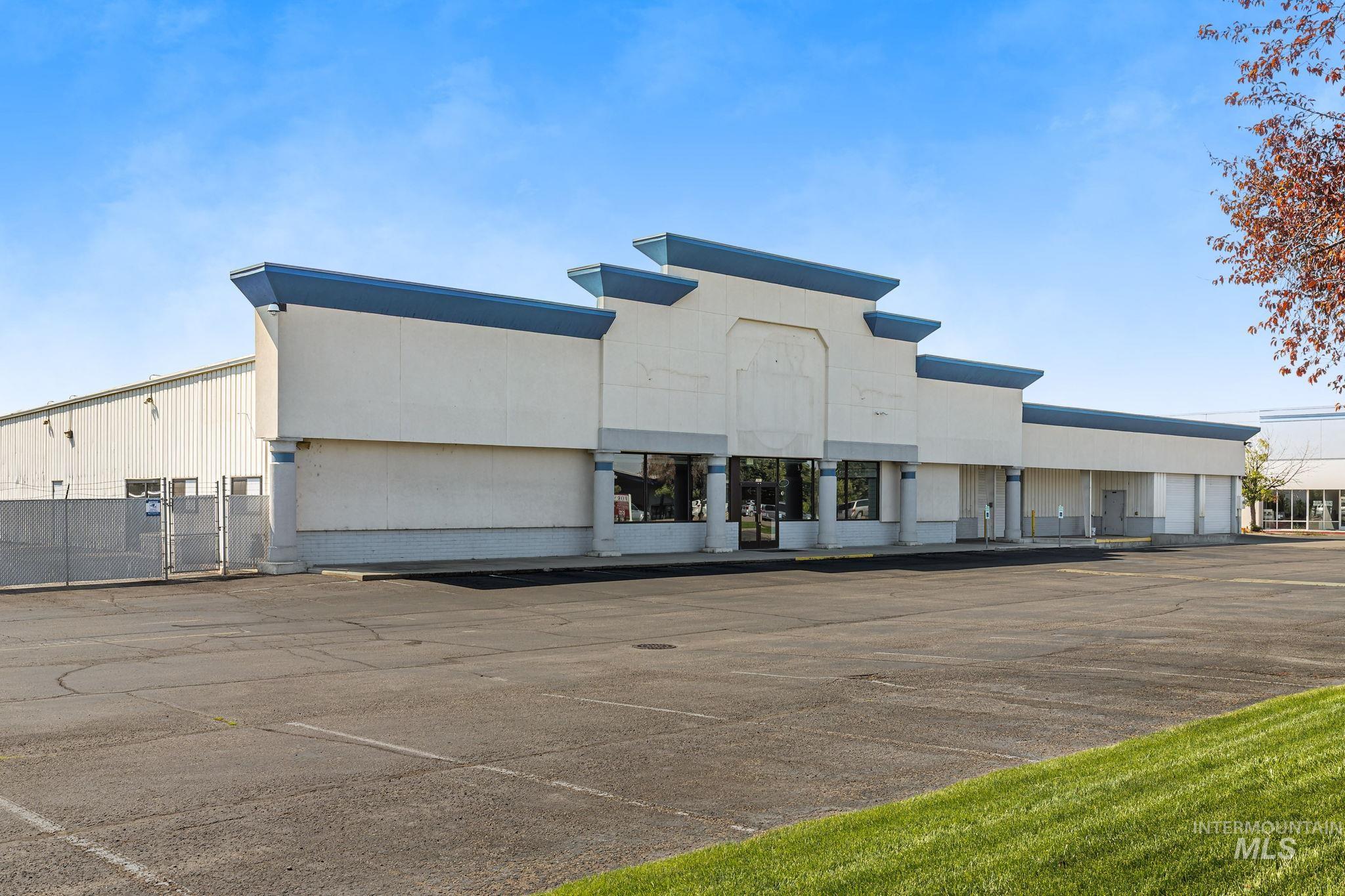 View of commercial location featuring uncovered parking