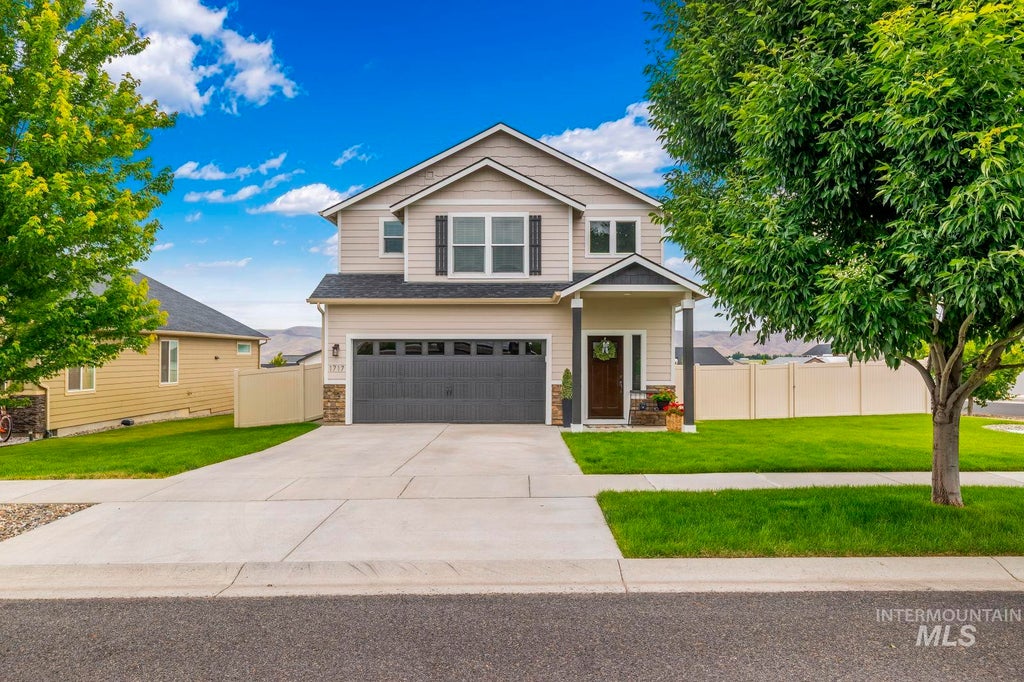 Photo of 1717 Pioneer Drive, Lewiston, ID 83501 (MLS # 98989083)