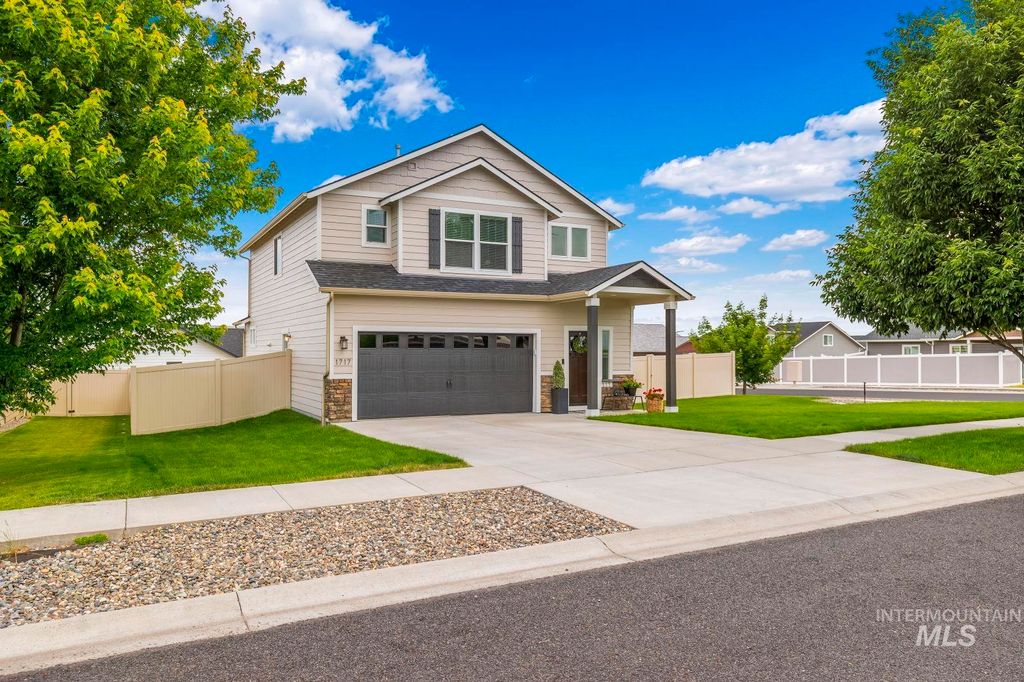 Photo of 1717 Pioneer Drive, Lewiston, ID 83501 (MLS # 98989083)