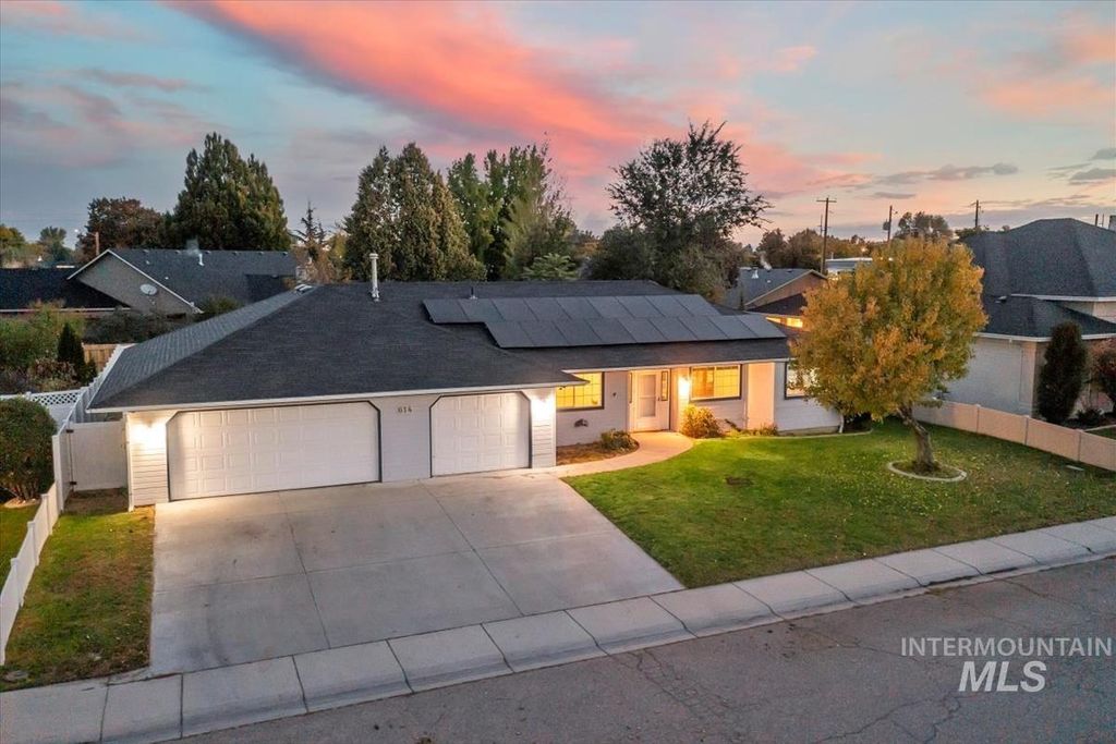 Photo of 614 Astor Ave, Nampa, ID 83651 (MLS # 98968860)