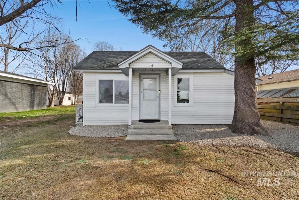 Photo of 116 Maple St, Nampa, ID 83686 (MLS # 98973072)