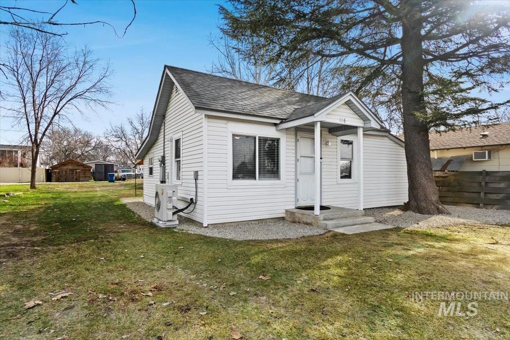 Photo of 116 Maple St, Nampa, ID 83686 (MLS # 98973072)