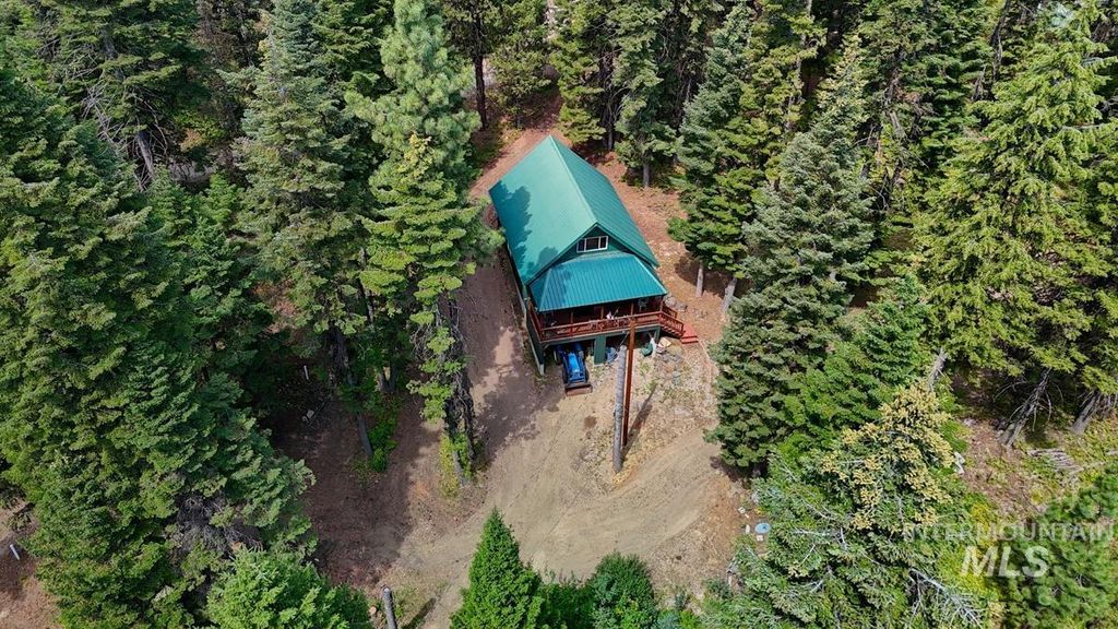 Photo of 4 Ogburn Lane, Cascade, ID 83611 (MLS # 98918445)