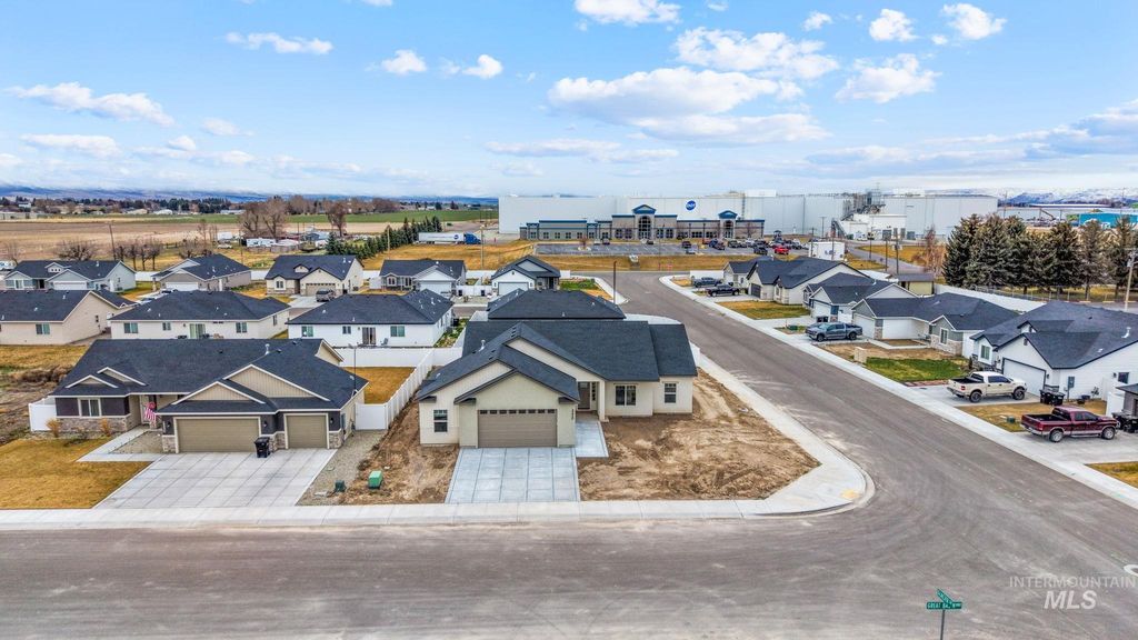 Photo of 2202 Great Basin Way, Burley, ID 83318 (MLS # 98978153)