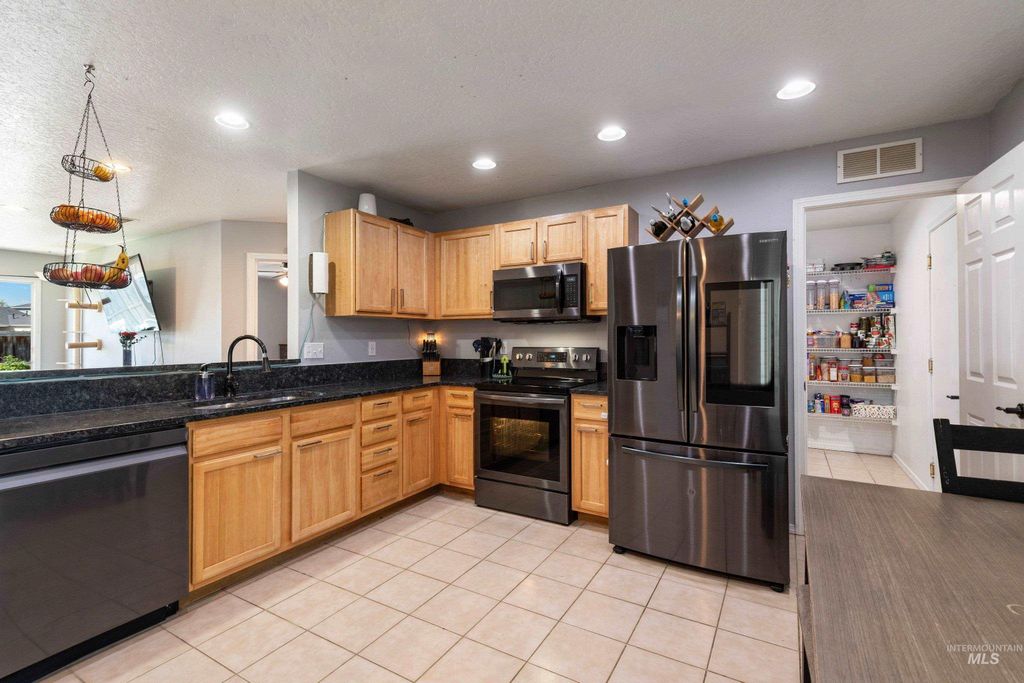 Photo of 3512 W Vistapark Dr, Caldwell, ID 83605 (MLS # 98985104)