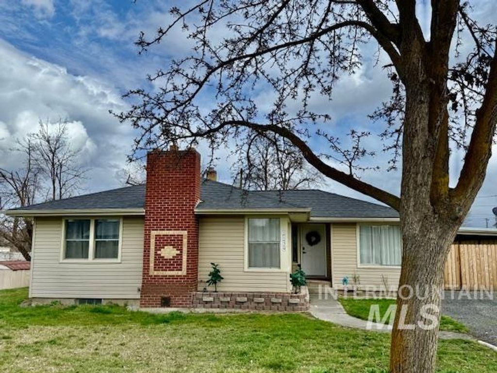 Photo of 1139 Webster St, Clarkston, WA 99403 (MLS # 98977360)