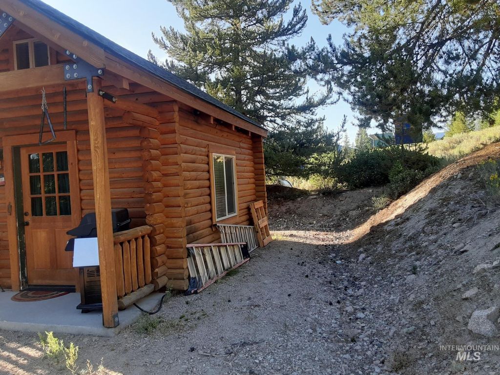 Photo of 2074 Fleck Smt Rd, Fairfield, ID 83327 (MLS # 98960835)
